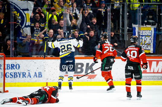 HV71s Tommi Tikka jublar
