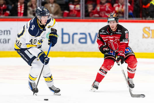 HV71s Oskar Stål-Lyrenäs och Örebros Samuel Johannesson