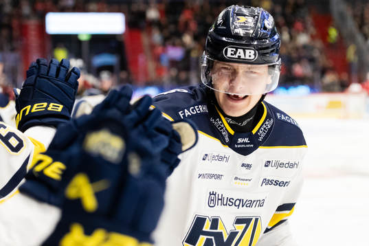HV71s Henrik Borgström jublar