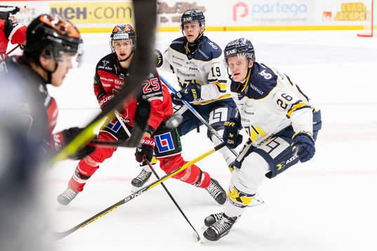 Örebros Philip Holm och HV71s Tommi Tikka