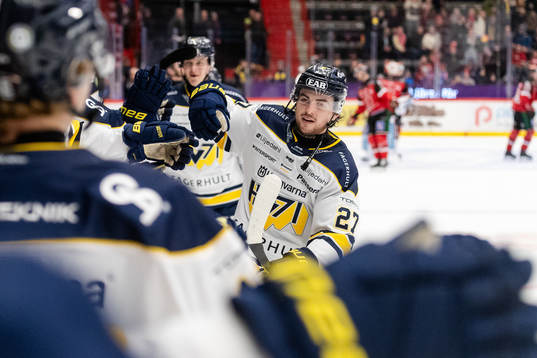 HV71s Robert Nardella jublar