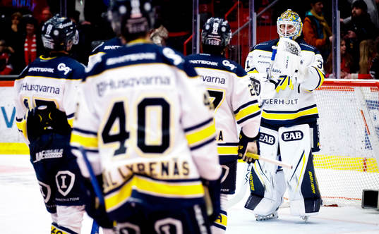 Jubel hos HV71s målvakt Joni Ortio