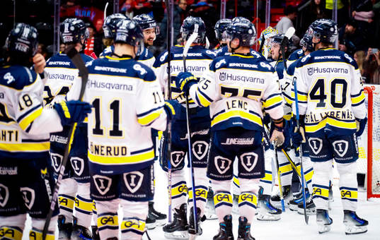 Jubel hos HV71s målvakt Joni Ortio