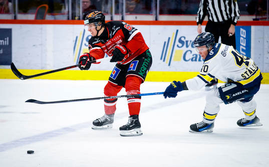 Örebros Robert Leino och HV71s Oskar Stål-Lyrenäs