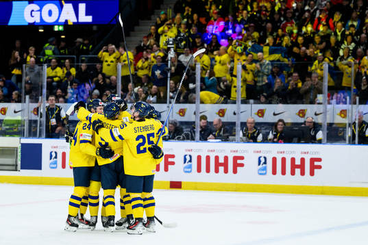Players of Sweden celebrate with Theo Lindstein