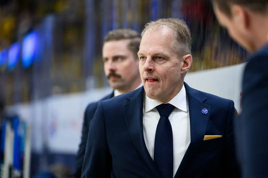 Head coach Magnus Hävelid of Sweden