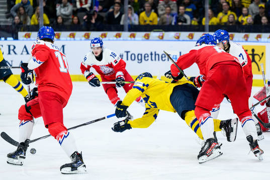 Jonathan Lekkerimäki of Sweden and Ales Cech of Czech