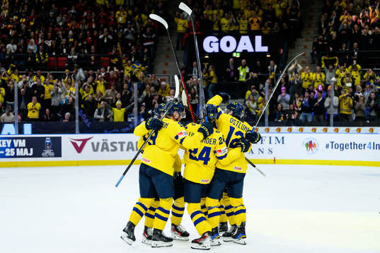 Jonathan Lekkerimäki of Sweden celebrates with teammates