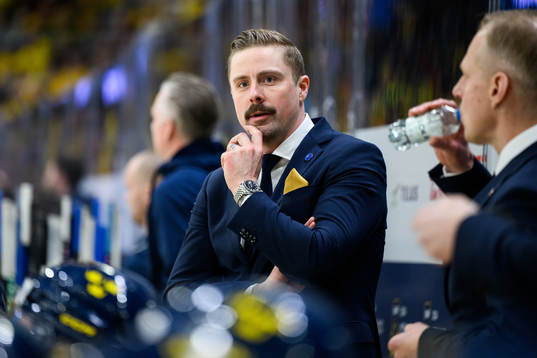 Assistant coach Pierre Johnsson of Sweden