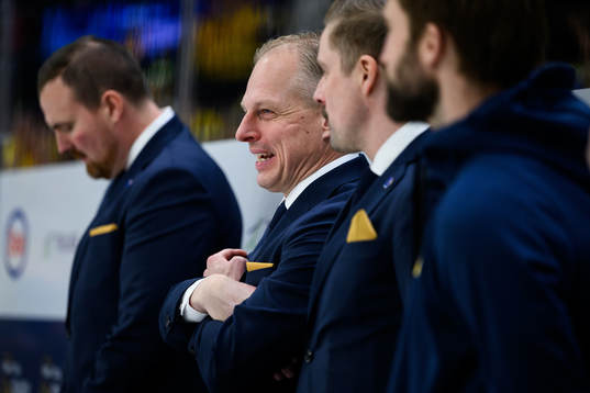 Head coach Magnus Hävelid of Sweden
