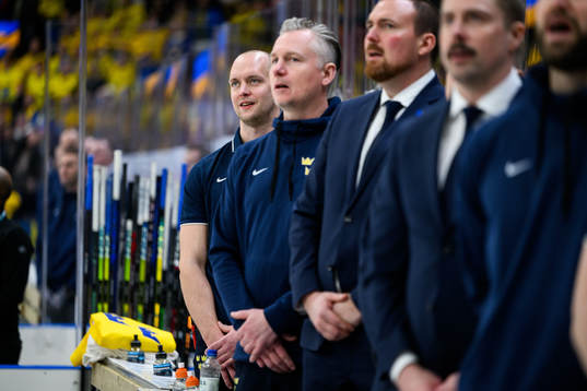 Equipment manager Jonas Landström of Sweden