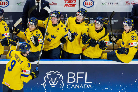 Theo Lindstein of Sweden celebrates with teammates