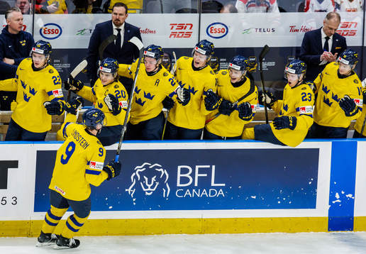 Theo Lindstein of Sweden celebrates with teammates