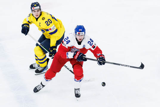 Liam Öhgren of Sweden and Matyas Sapovaliv of Czech
