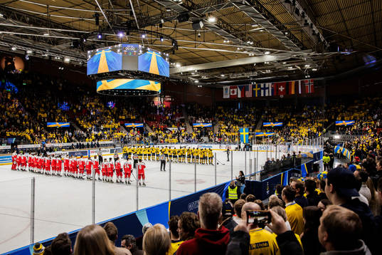 Players of Czech Republic and Sweden