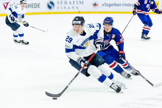 Lenni Hameenaho of Finland and Ryan Leonard of USA