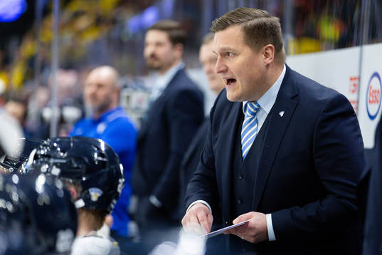 Head coach Lauri Mikkola of Finland