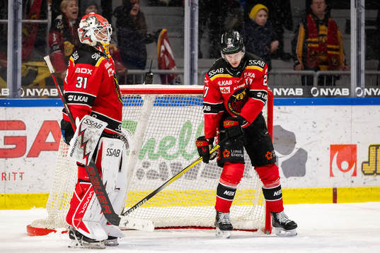 Luleås målvakt Matteus Ward och Oskari Laaksonen deppar