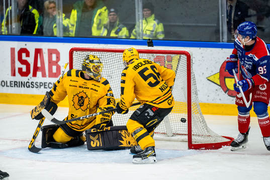 Oskarshamns Hynek Zohorna (ej i bild) gör 2-2