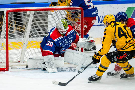 Oskarshamns målvakt Niklas Lundström och Skellefteås