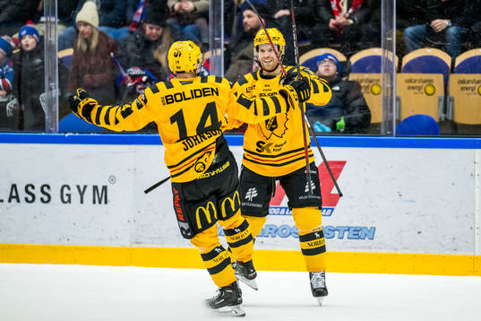 Skellefteås Oscar Lindberg jublar