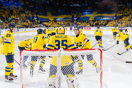 Goaltender Hugo Hävelid and Rasmus Rudslätt