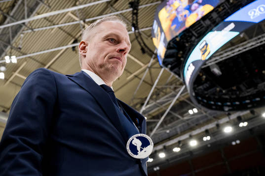 Head coach Magnus Hävelid of Sweden