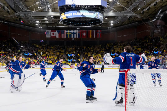 Players of USA celebrate