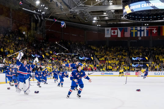 Players of USA celebrate