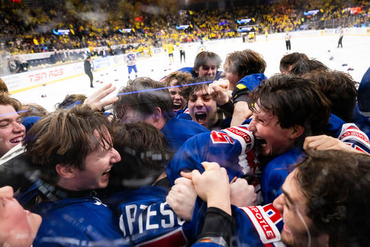 Players of USA celebrate