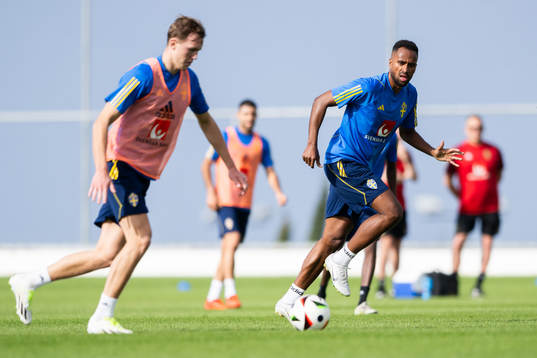 Isaac Kiese Thelin of the Swedish men's football national