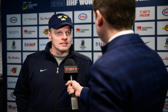 Head coach Magnus Hävelid of Sweden