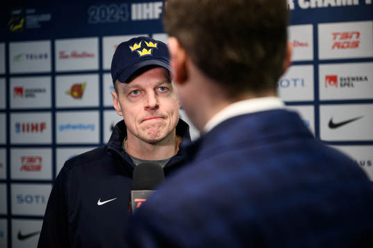 Head coach Magnus Hävelid of Sweden