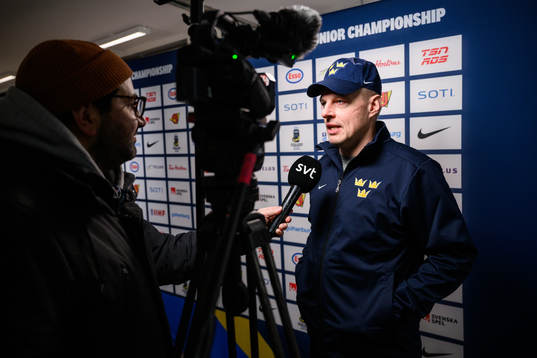 Head coach Magnus Hävelid of Sweden