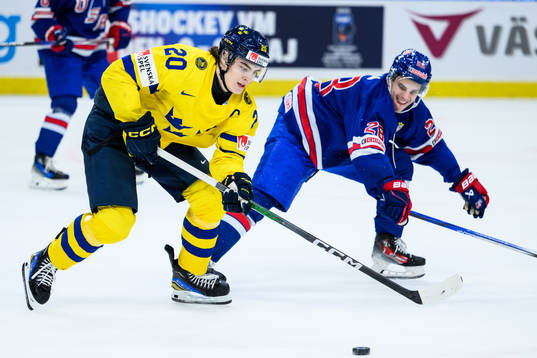 Liam Öhgren and Filip Bystedt of Sweden looks dejected