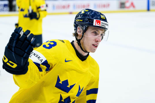 Jonathan Lekkerimäki of Sweden celebrates the 3-2 goal