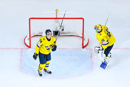 Tom Willander and goaltender Hugo Hävelid of Sweden look