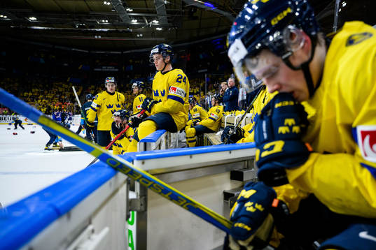 Tom Willander and Mattias Hävelid of Sweden look dejected