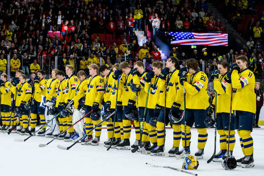 Players of Sweden look dejected