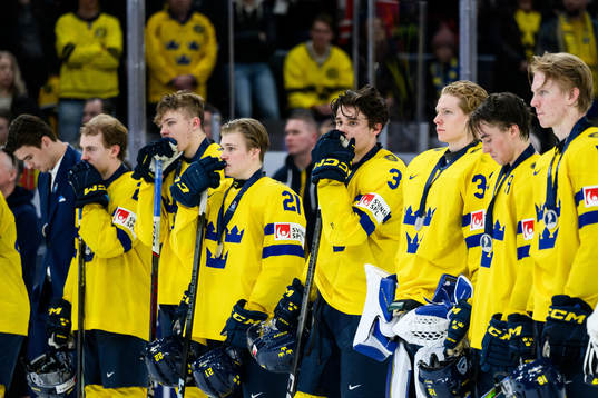Players of Sweden look dejected