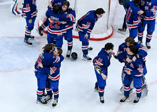 Players of USA celebrate