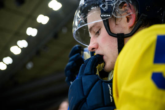 Mattias Hävelid of Sweden looks dejected