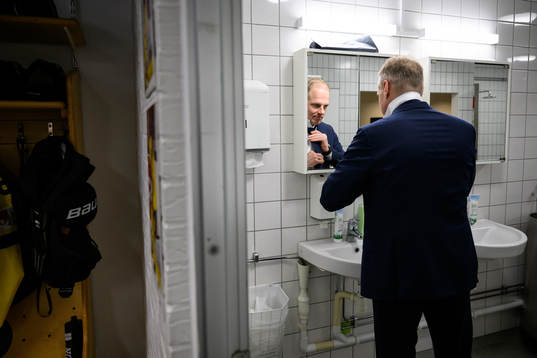 Head coach Magnus Hävelid of Sweden