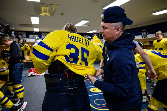 goaltender Hugo Hävelid and Physiotherapist Krister Olsson