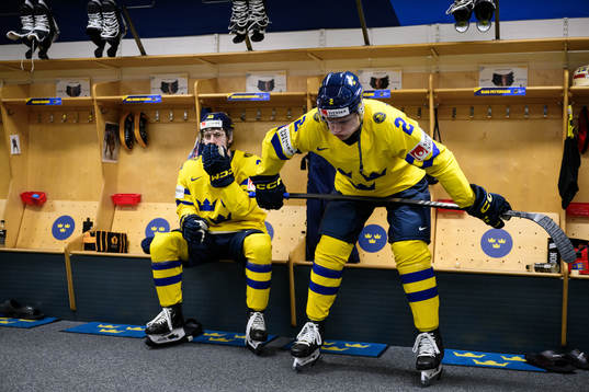Jonathan Lekkerimäki and Elias Pettersson of Sweden