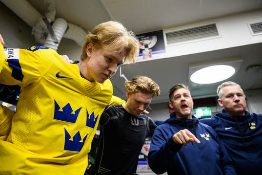 Filip Bystedt, goaltender Melker Thelin and team dorctor