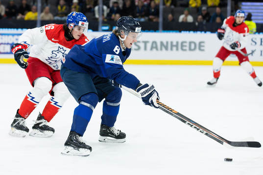 Ales Cech of Czech Republic and Kasper Kulonummi of Finland
