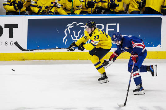 Jonathan Lekkerimäki of Sweden and Gavin Brindley of USA