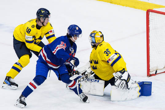 Gabe Perreault of USA scores the 1-0 goal behind