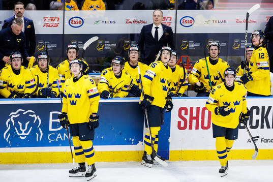 Players of Sweden look dejected